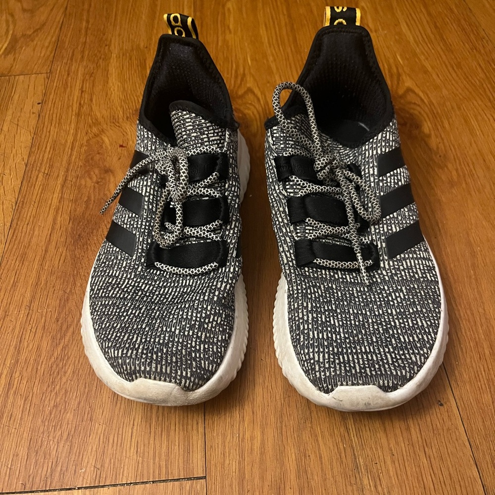 Adidas youth boys sneakers size 5.5